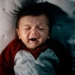 Warum Babys bei manchen Menschen weinen